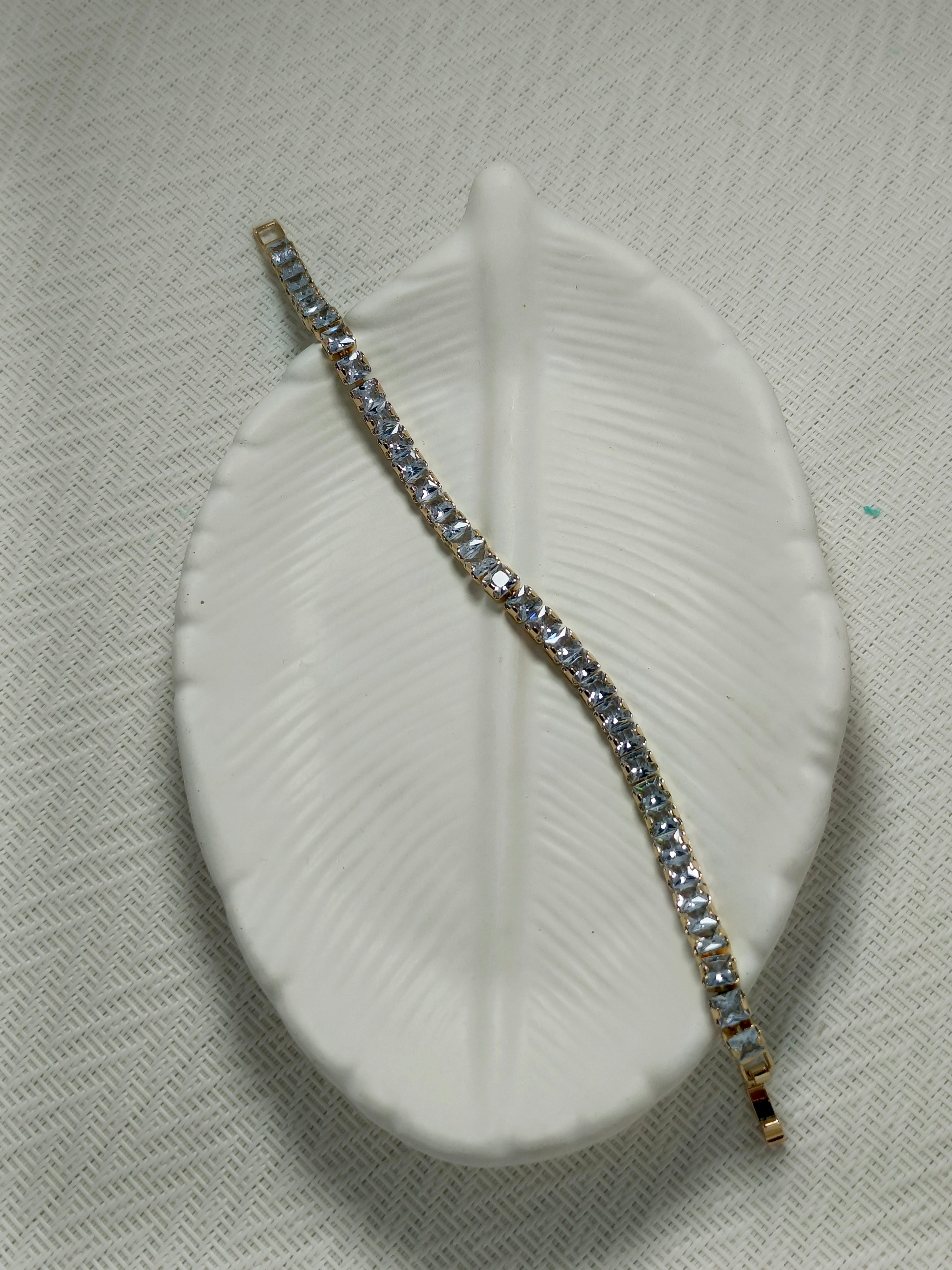 Pellucid Style Bracellet