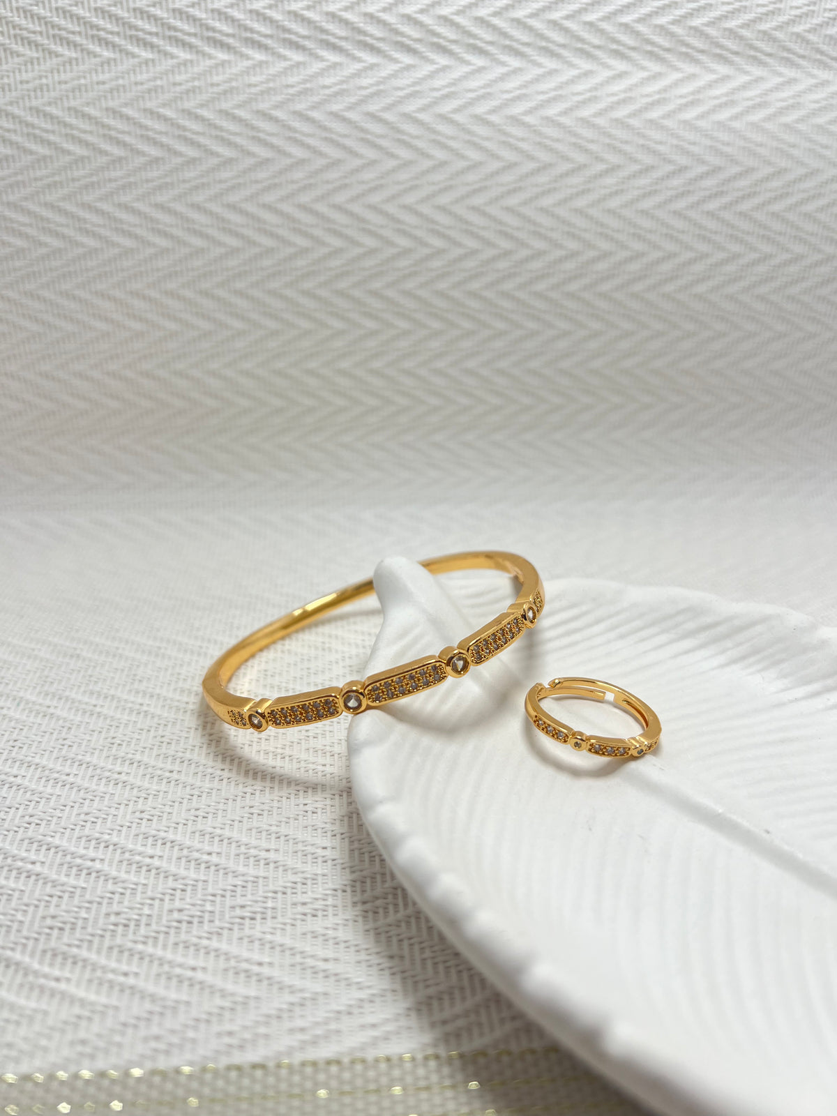 Sparkle Premium Bangle with Ring