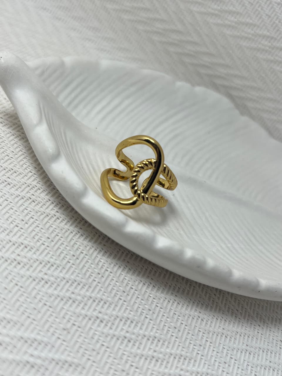 Twisted Knot Ring
